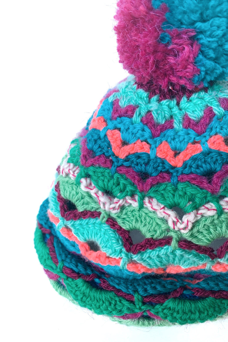 Bonnet au crochet " Turquoise et fil Rose "