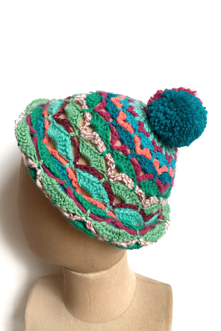 Bonnet au crochet " Turquoise et fil Rose "