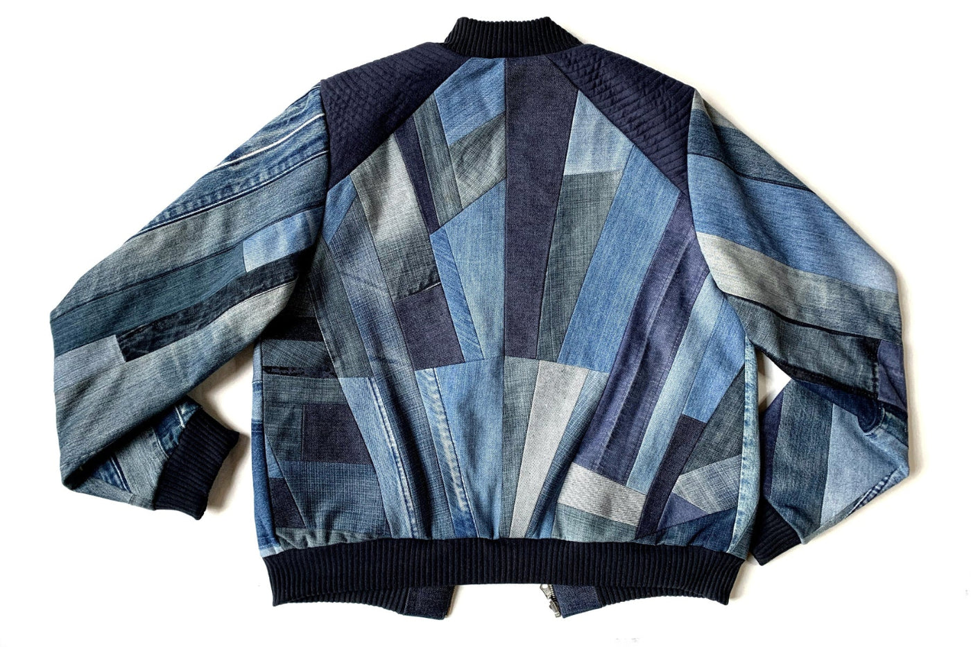 veste bomber en jeans upcycling patchwork de jeans vue de dos