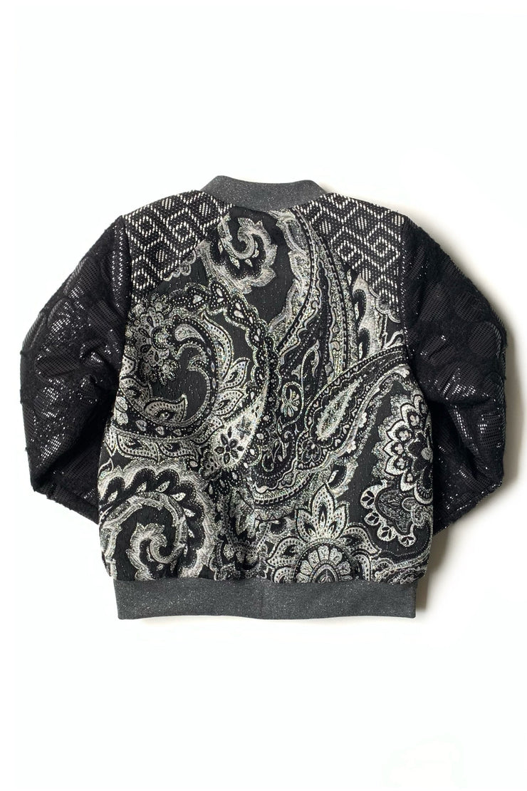 bomber réversible en patchwork de tissus noir et gris à motifs vintage et graphiques, de dos 
