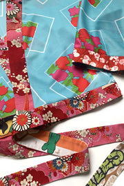 cache coeur bleu imprimé vintage détail des matières et des tissus crêpe en bordures à motifs Japonais