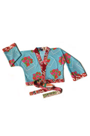 Cache coeur bleu maille imprimée vintage à motifs fleuris bordure et ceinture rouge et rose à petites fleurs