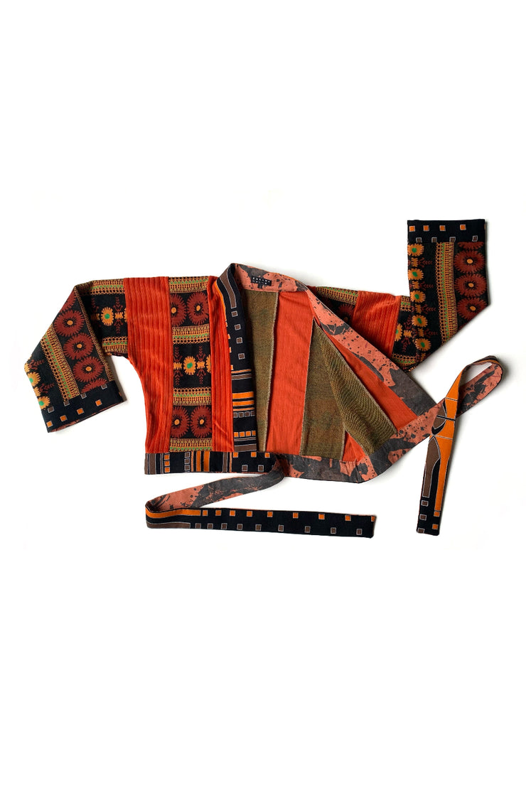cache-coeur orange patchwork de mailles upcycling encadré par des tissus vintage à motifs imprimés