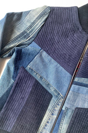 détail de veste bomber en jean's upcycling avec vue sur les détails de confection et finitions soignés, fermeture zip et matelassé artisanal fabriqué à Bruxelles. 