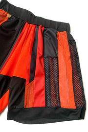 détail du devant du patchwork football upcycling rouge et noir