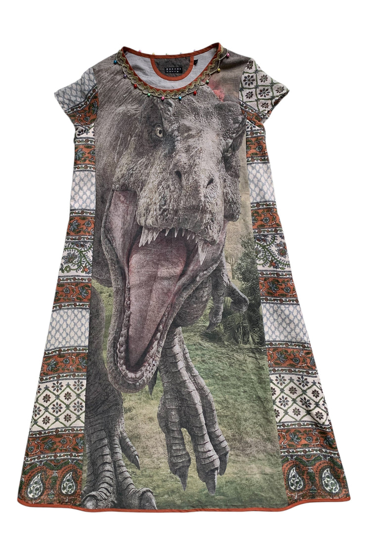 photo de la face avant de la robe Jurassic sur fond blanc