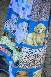 détail sur le raccord des motifs de la jupe patchwork chiens bleus