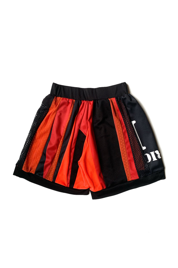 dos du short de foot upcyclé rouge et noir