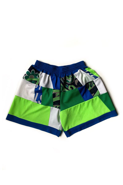 short de foot upcycling bleu blanc vert fluo devant sur fond blanc