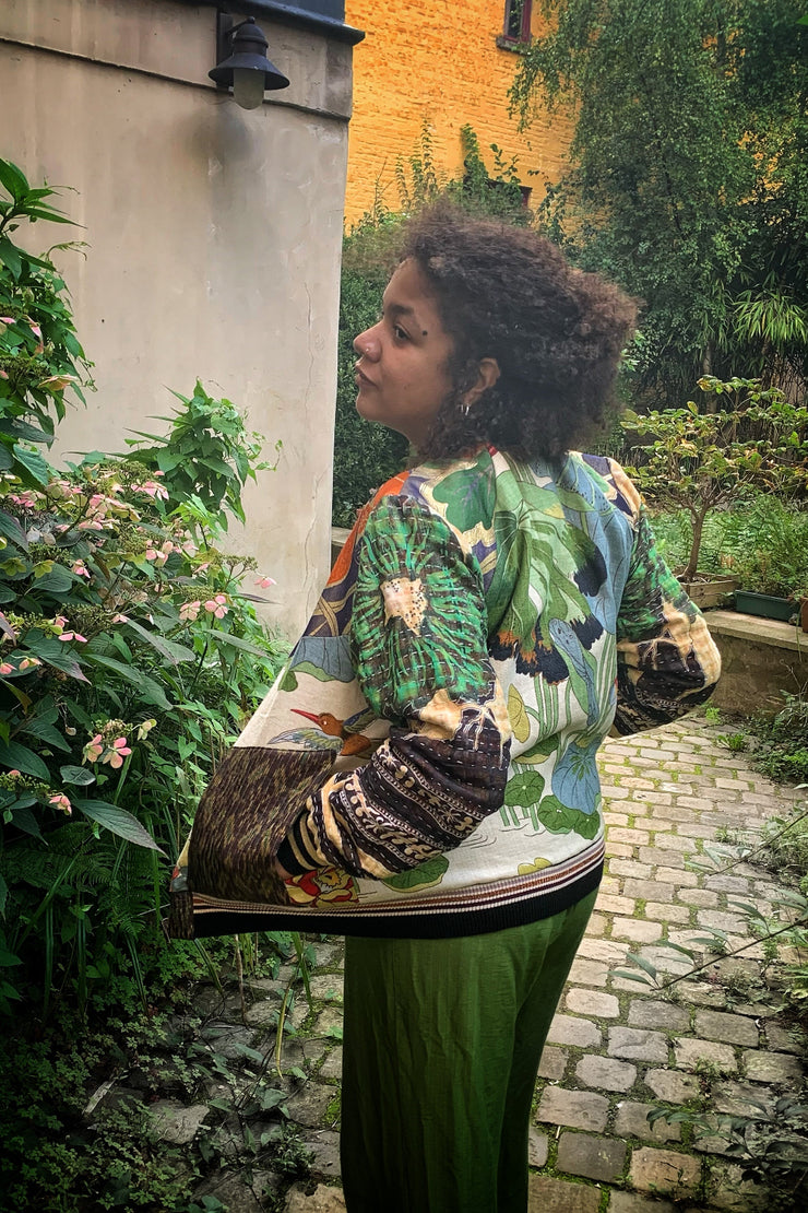 veste bomber patchwork imprimé nénuphar portée de trois quart dos