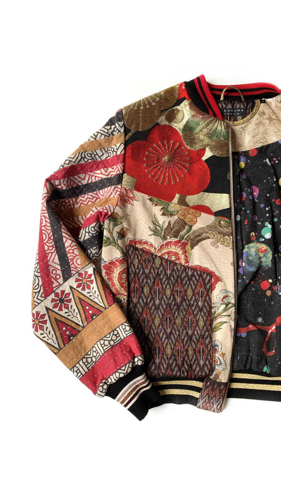 veste bomber réversible patchwork rouge brun crème avec obi japonais et soie thaïlandaise, tenture ancienne.